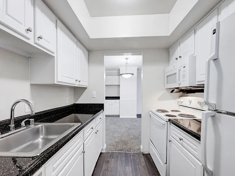 8206 Streamside Pl — Photo 1