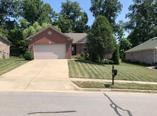7082 Plum Creek Dr, Sellersburg, IN 47172