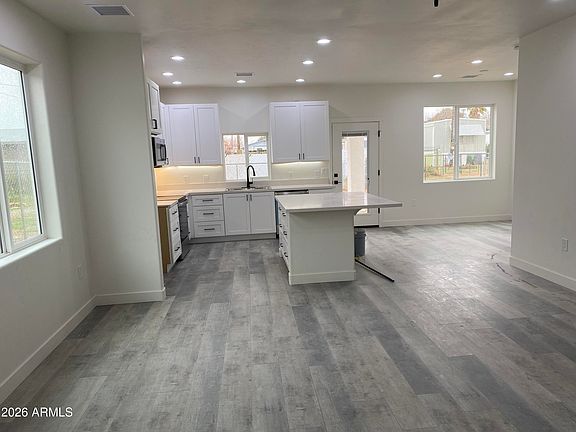 3rd image of 2815 E Leroy Avenue