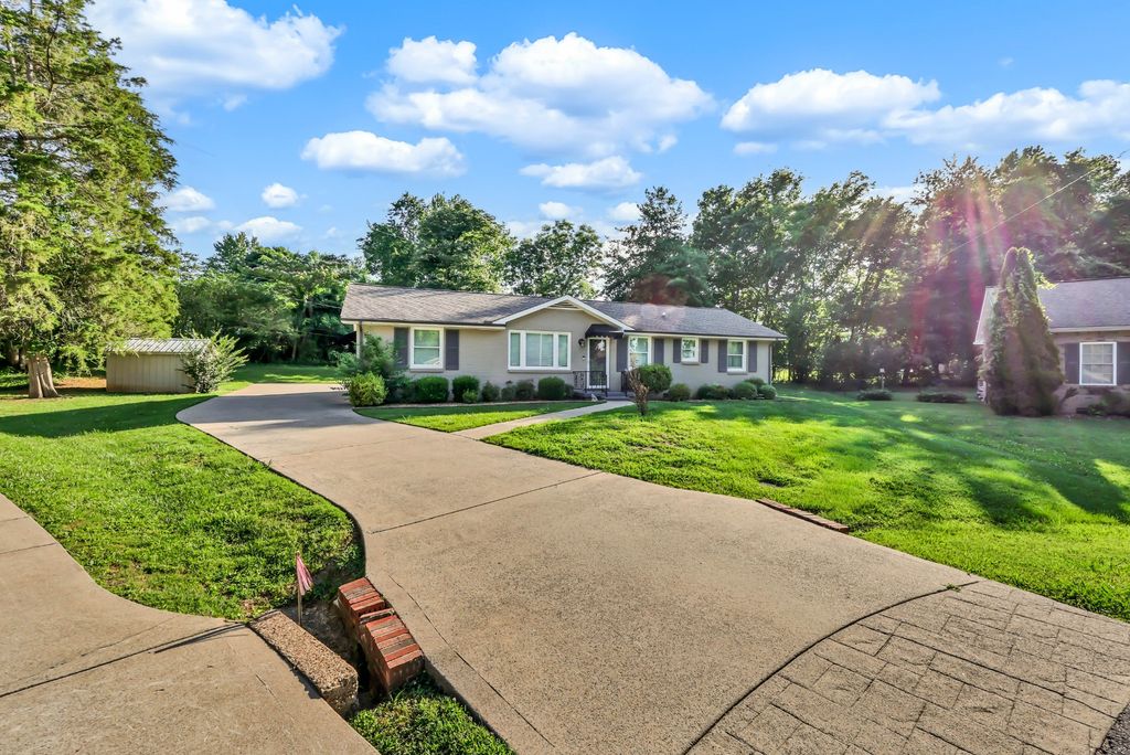 Apartment in Clarksville, Peartree - More