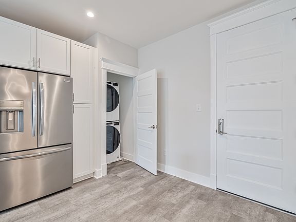 3rd image of 322 W Brookland Park Blvd #203