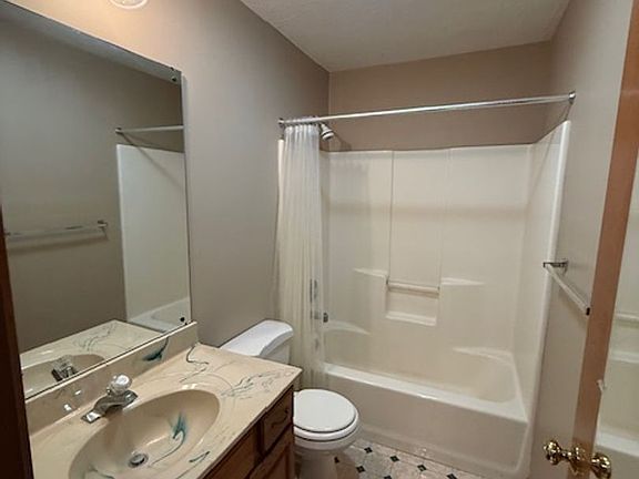4th image of 102-116 Goldenrod Dr