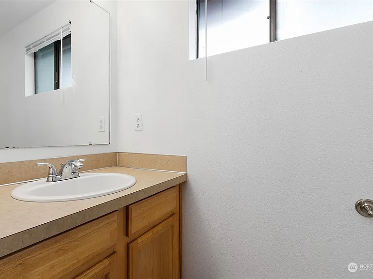 1121 S Woodlawn St #1 — Photo 10