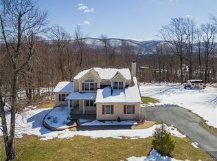 14 Tree Line Ct, Fishkill, NY 12524