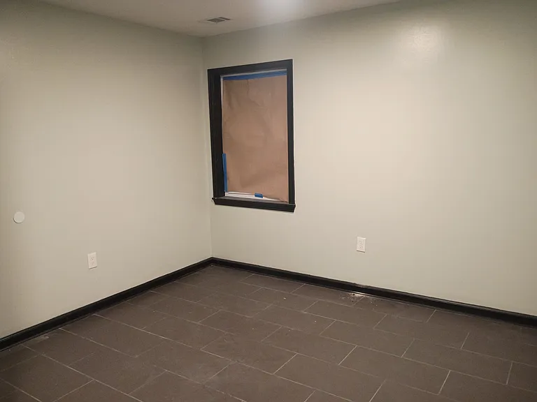 850 Baltimore St — Photo 5