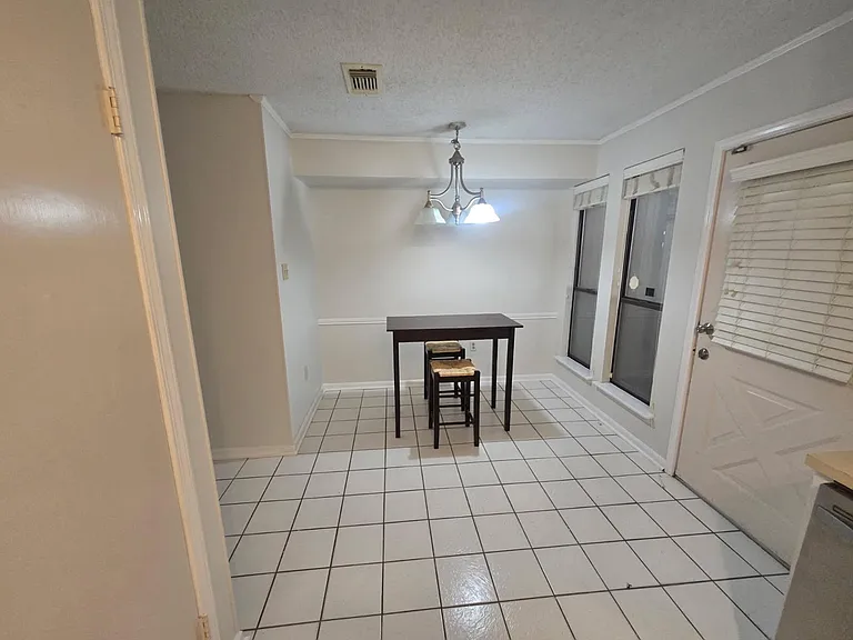 5135 S Oaks Dr — Photo 3