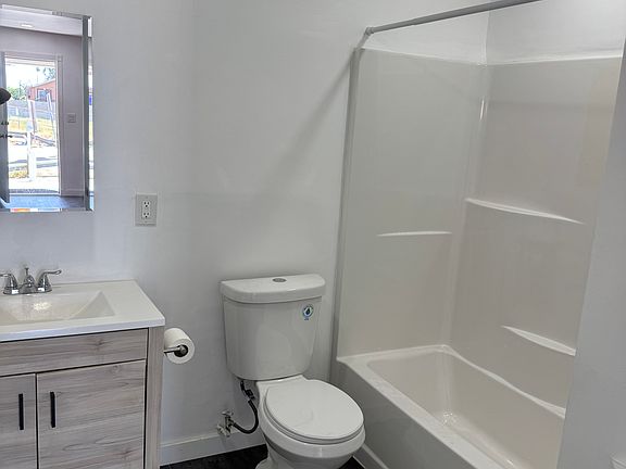4th image of 1136 S Ditman Ave