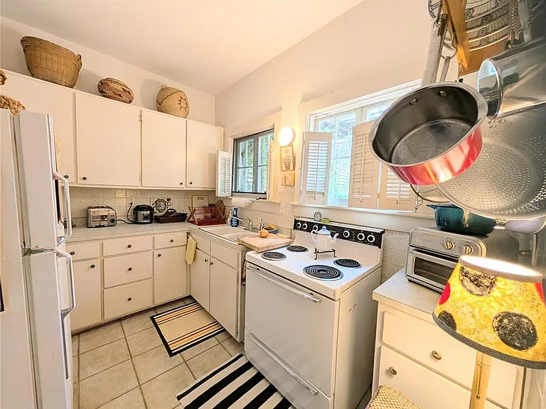 1701 Siesta Dr — Photo 12