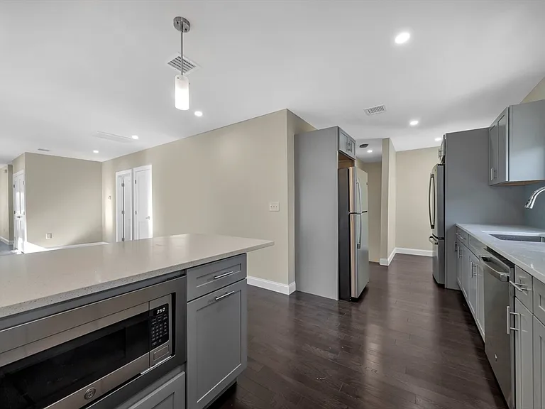 43 Wright Ave #4 — Photo 46