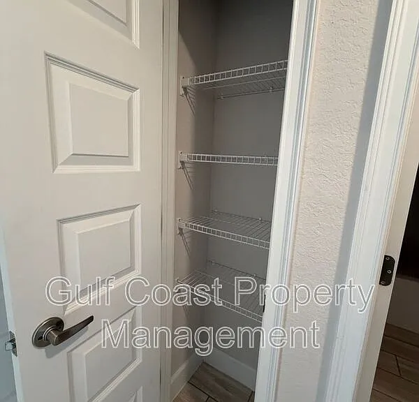 4865 Manila Ave — Photo 20