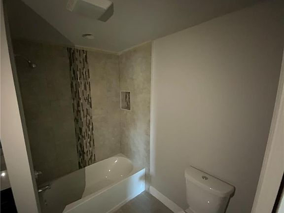 5th image of 522 NW 37th Ave