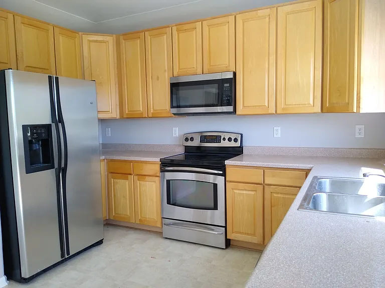 340 Andrew Dr — Photo 12