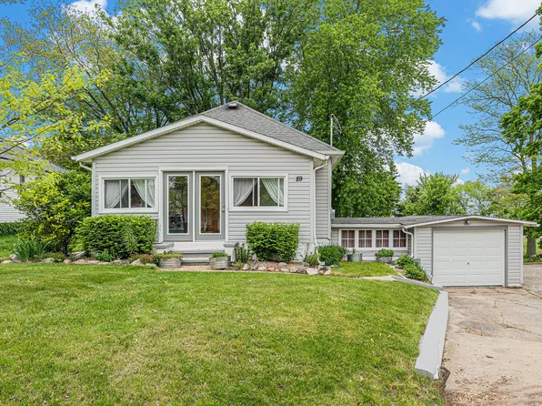 89 1st St S, Kent City, MI 49330