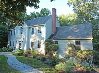 7 Essex Ln, Woodbury, CT 06798