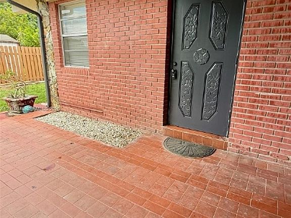 4th image of 4088 SW 51st St Unit C