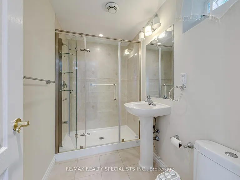 5486 Landsborough Ave — Photo 26