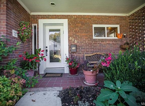 2nd image of 842 Duke Dr
