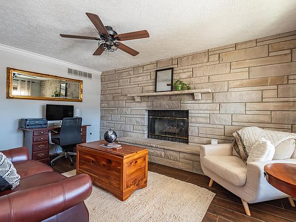 4th image of 846 S Western Dr