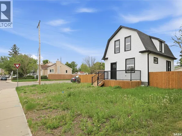 1376 King St, Regina, SK S4T 4G2