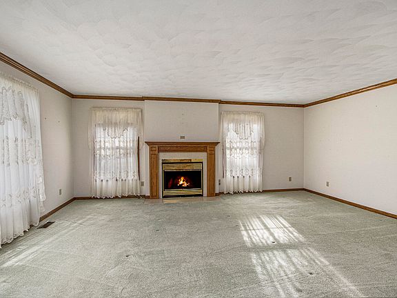 4th image of 5835 Canton Dr
