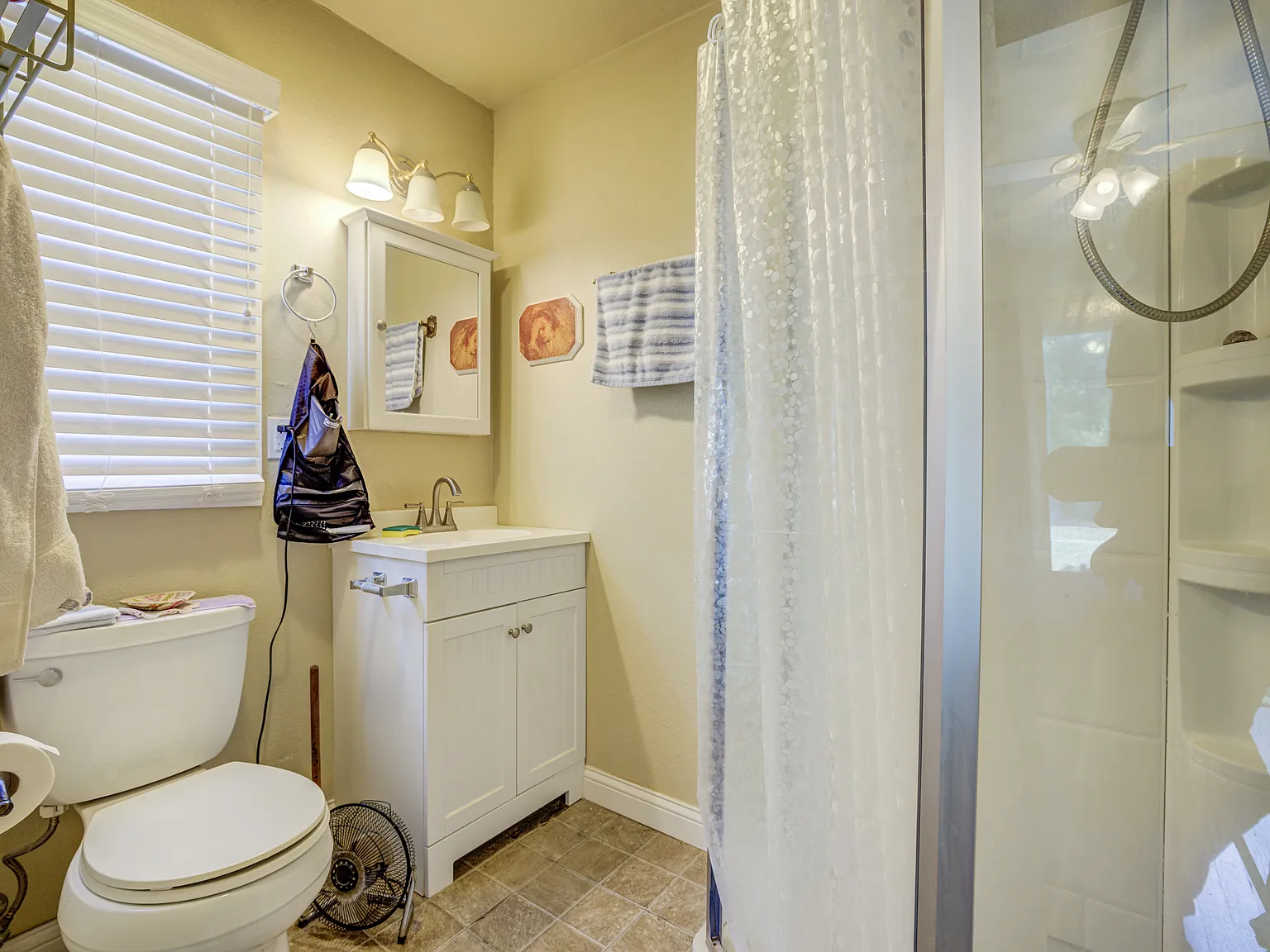 3 bed, 948 sqft, $1,350 — Photo 2