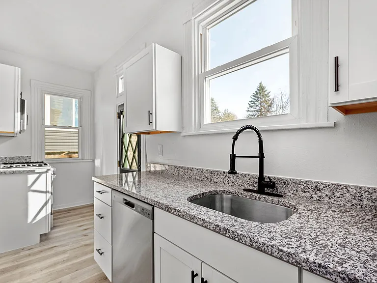 115 W Cherryhill St — Photo 1