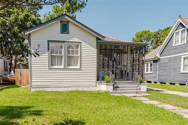 4670 Marigny St — Photo 1