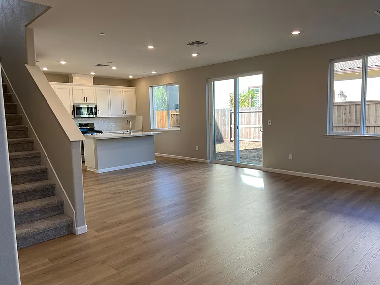 3000 Vasquez Ct — Photo 3