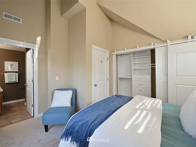 2337 Yale Ave E #B — Photo 14