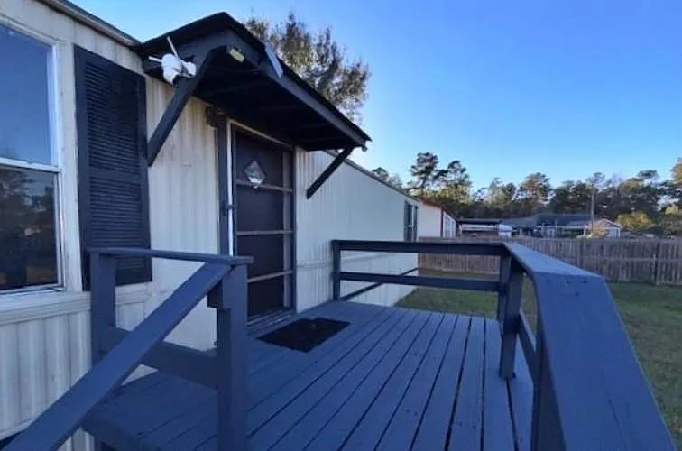 3 bed, 2.0 bath, 1152 sqft, $1,300 — Photo 3