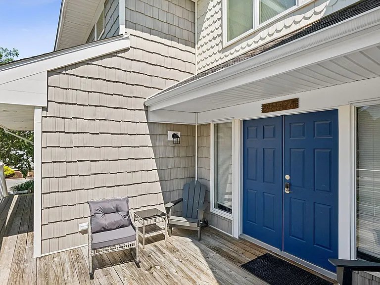 101 W Cape Shores Dr — Photo 3