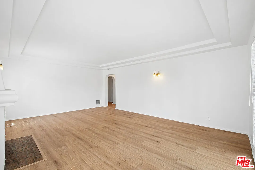 Building Photo - 9221 Alcott St #2
