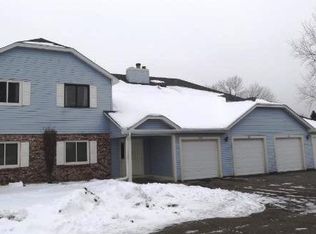 1002 Heritage Ct E, Vadnais Heights, MN 55127