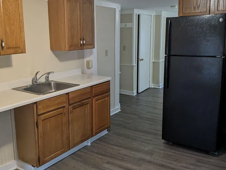 464 Pleasant St #8 — Photo 4