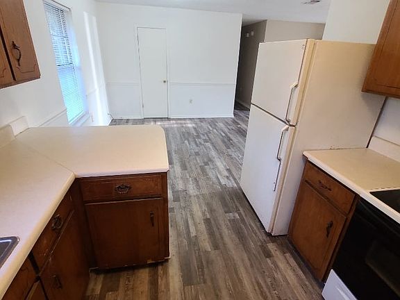 4th image of 7123 Senterfitt Rd