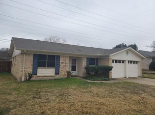 820 Springdale Rd, Bedford, TX 76021