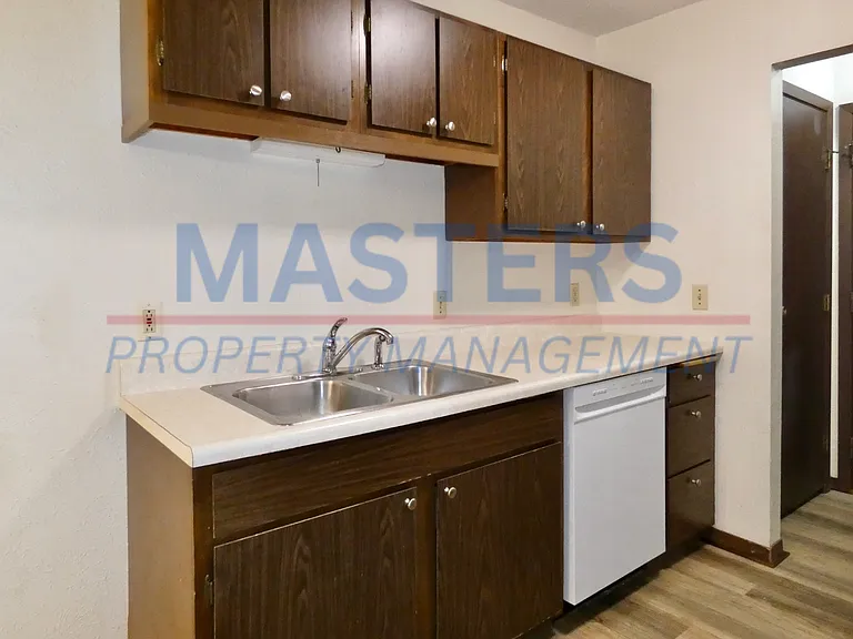 802 Three Meadows Dr — Photo 4