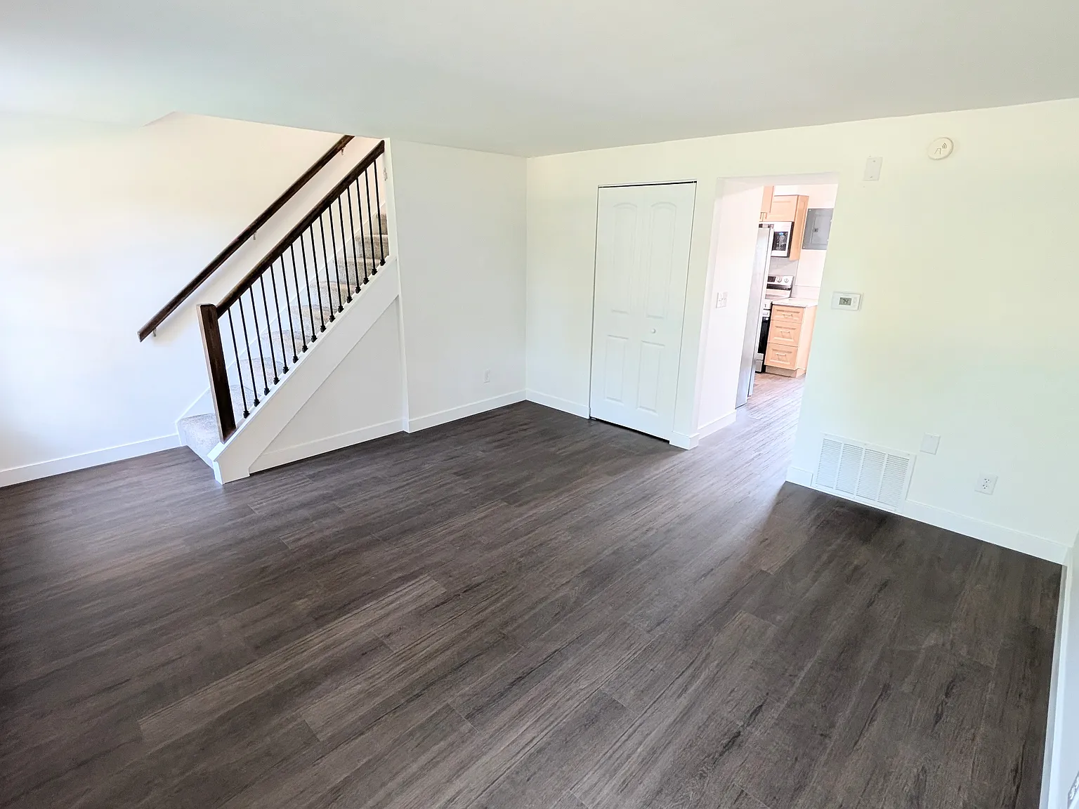 2 bed, 850 sqft, $1,400 — Photo 2
