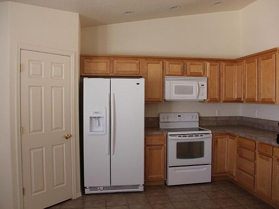 4th image of 3476 Sunglow Dr