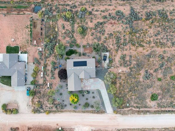 881 W Smithsonian Way, Apple Valley, UT 84737