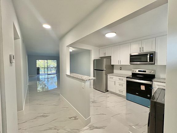 3rd image of 601 S State Road 7 APT 2C