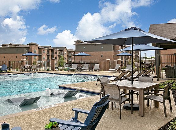 4th image of 810 Tally Blvd #2102