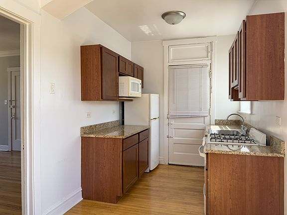2nd image of 4402 N Rockwell St #4