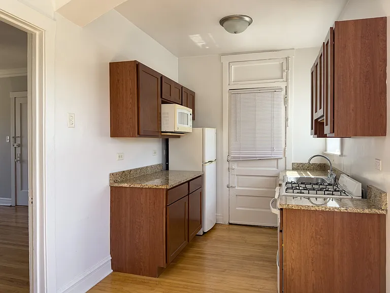 4402 N Rockwell St #4 — Photo 2
