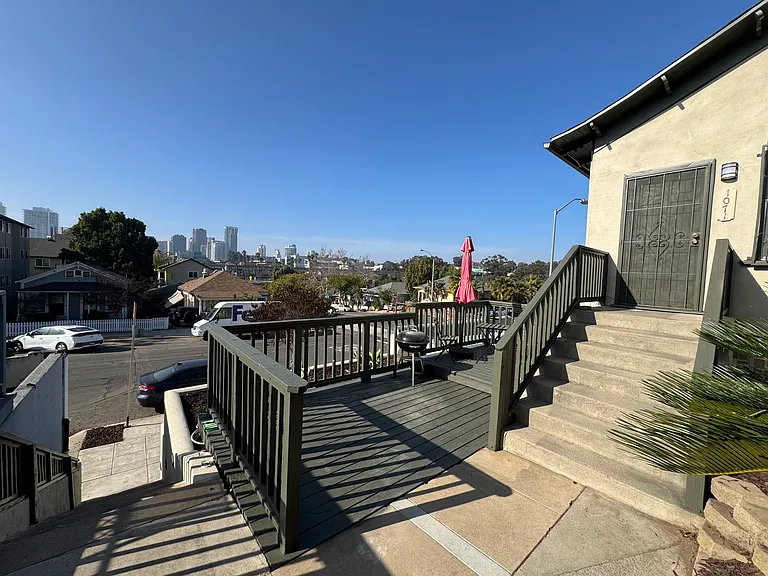 1067 20th St — Photo 9