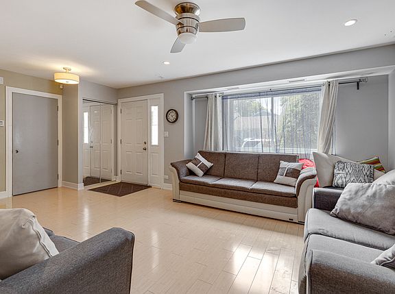 4th image of 1257 E Canterbury Trl #5-62