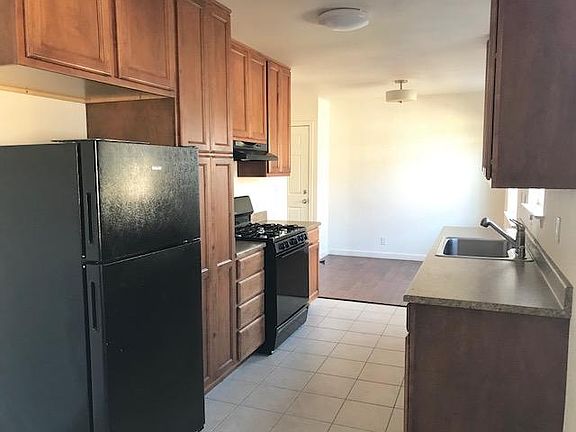 3rd image of 422 S 27th St