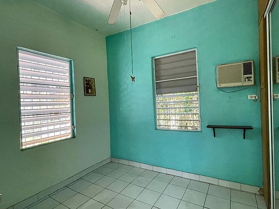 5th image of 10 Lina Corretjer St