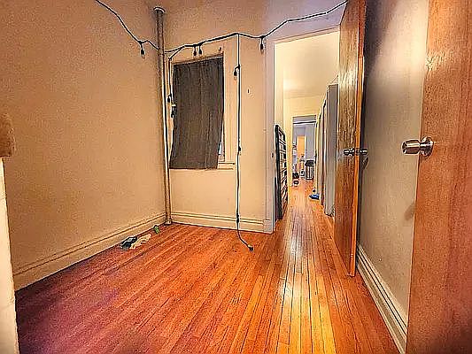 4th image of 940 Kent Ave #1B