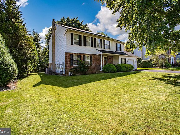 2nd image of 312 Cambridge Ln